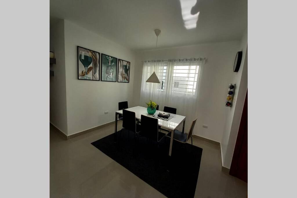 Confortable Apartamento De 3 Tres Habitaciones, Con Hermosa Vista De Area Verde, Ademas De Piscinas Y Juegos Infantiles En Area Recreativa Santiago De Los Caballeros Exterior photo