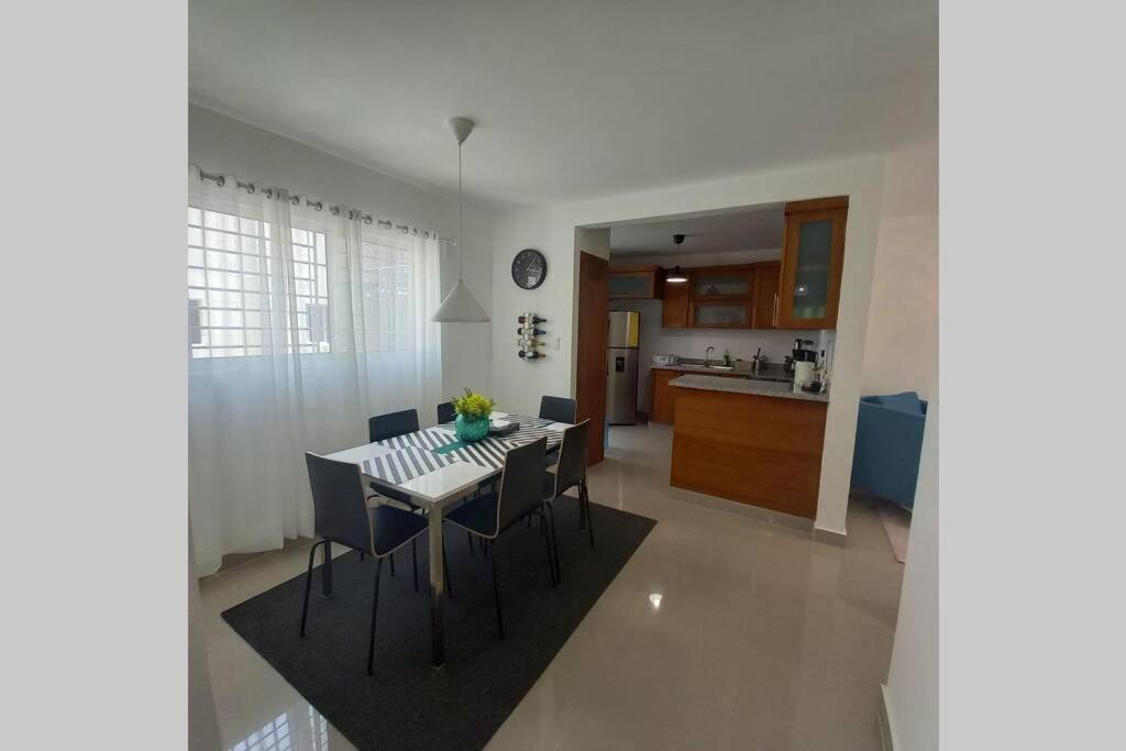 Confortable Apartamento De 3 Tres Habitaciones, Con Hermosa Vista De Area Verde, Ademas De Piscinas Y Juegos Infantiles En Area Recreativa Santiago De Los Caballeros Exterior photo